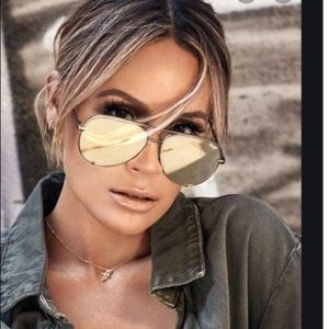 SAALE1🥳 1 left!! Rare! Quay green gold high key Sunnies
